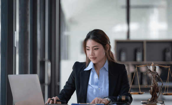 Lawyer in Iowa using birth certificate translation for clients, ensuring legal accuracy and acceptance.