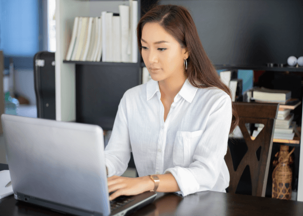 A customer in Iowa receives a free quote for USCIS translation services, ensuring transparent pricing and quick service.