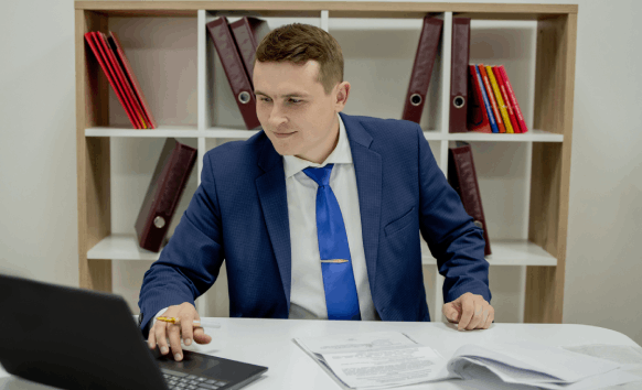 Translator offering professional personal documents translation in Iowa, ensuring legal compliance for official submissions.