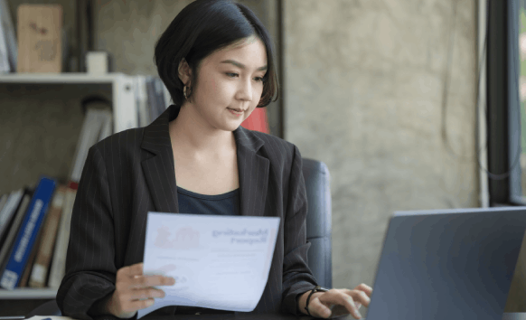 Translator providing when to get Divorce Certificate translations in Iowa for court proceedings and name changes.